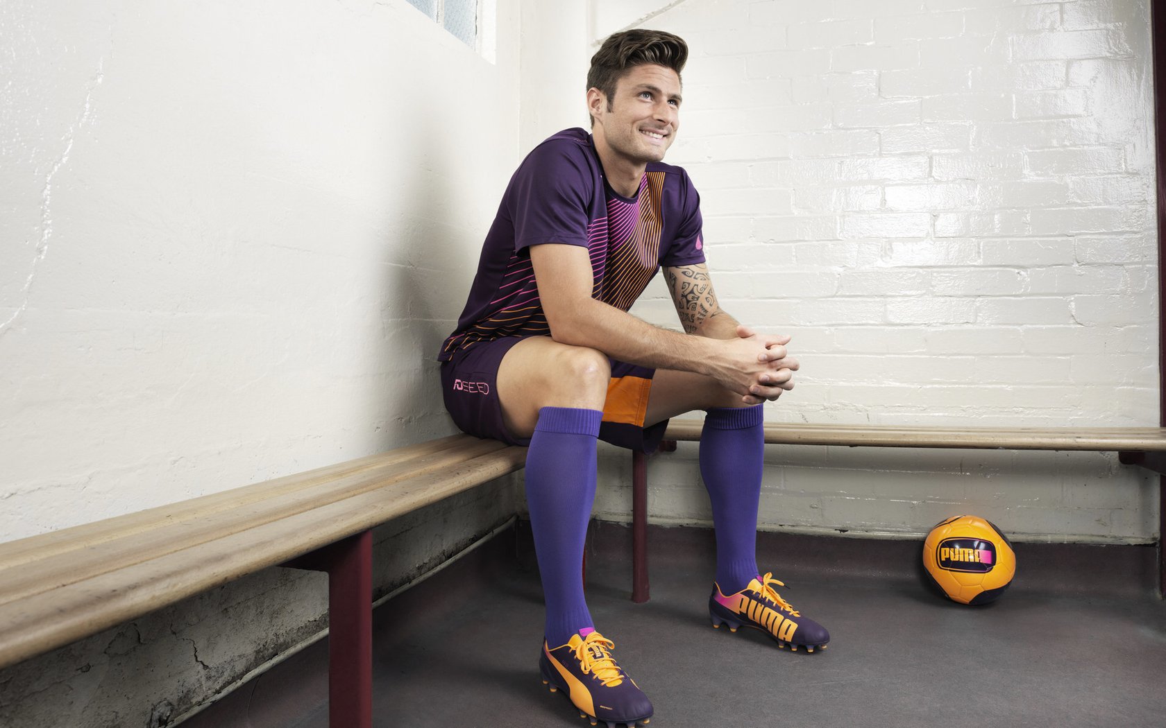 青训体系普及足球基础知识课程形成完整学习闭环，足球青训分几个阶段