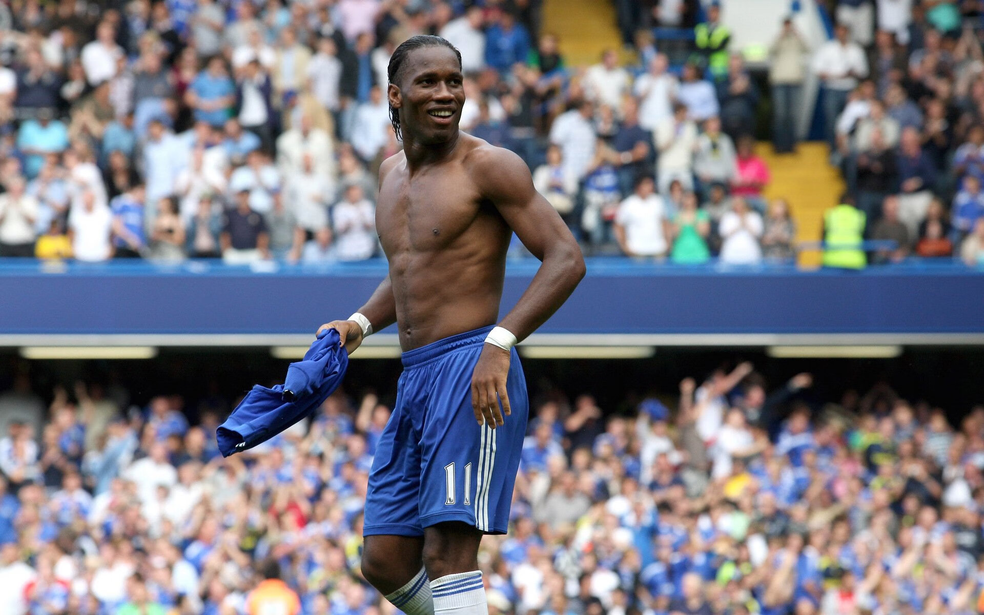 五大联赛平均防守阵型高度逐年变化，五大联赛对抗最强的是